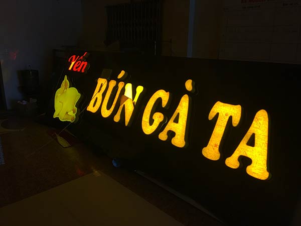 Biển hiệu Bún gà cho cô Yến - Đà Nẵng