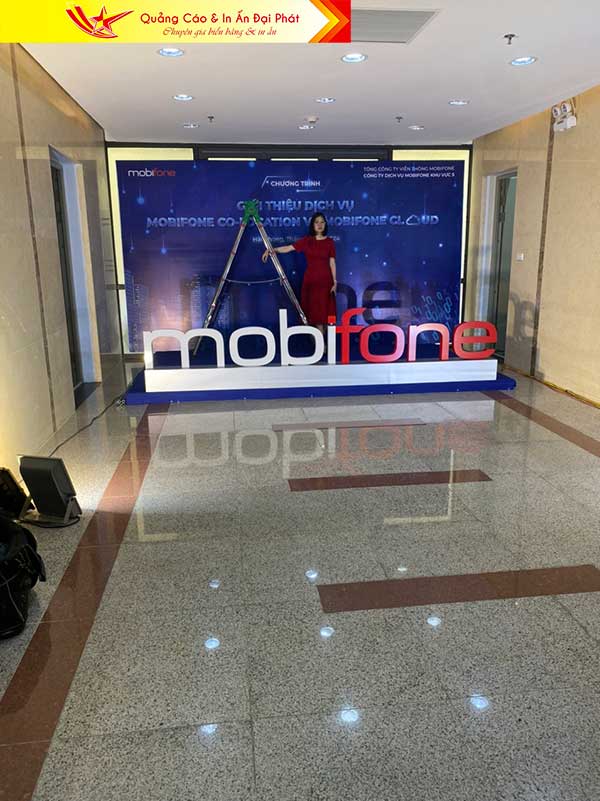 Thi công bộ chữ nổi mobifone và Backdrop kỷ niệm
