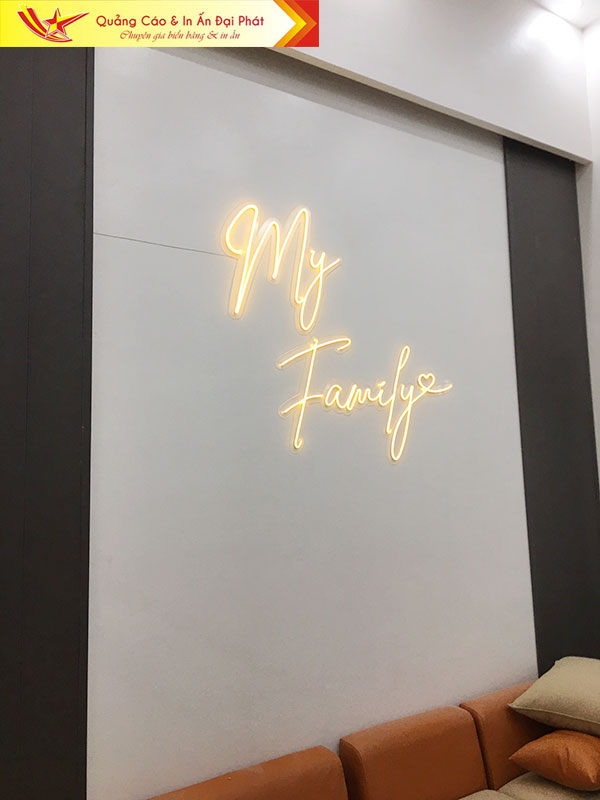 Chữ đèn led neon tại chợ Hàng