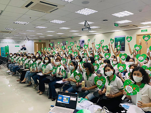 600 bảng cầm tay và 400 thư mời cho Manulife